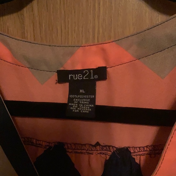 Chevon tunic - Picture 2 of 2